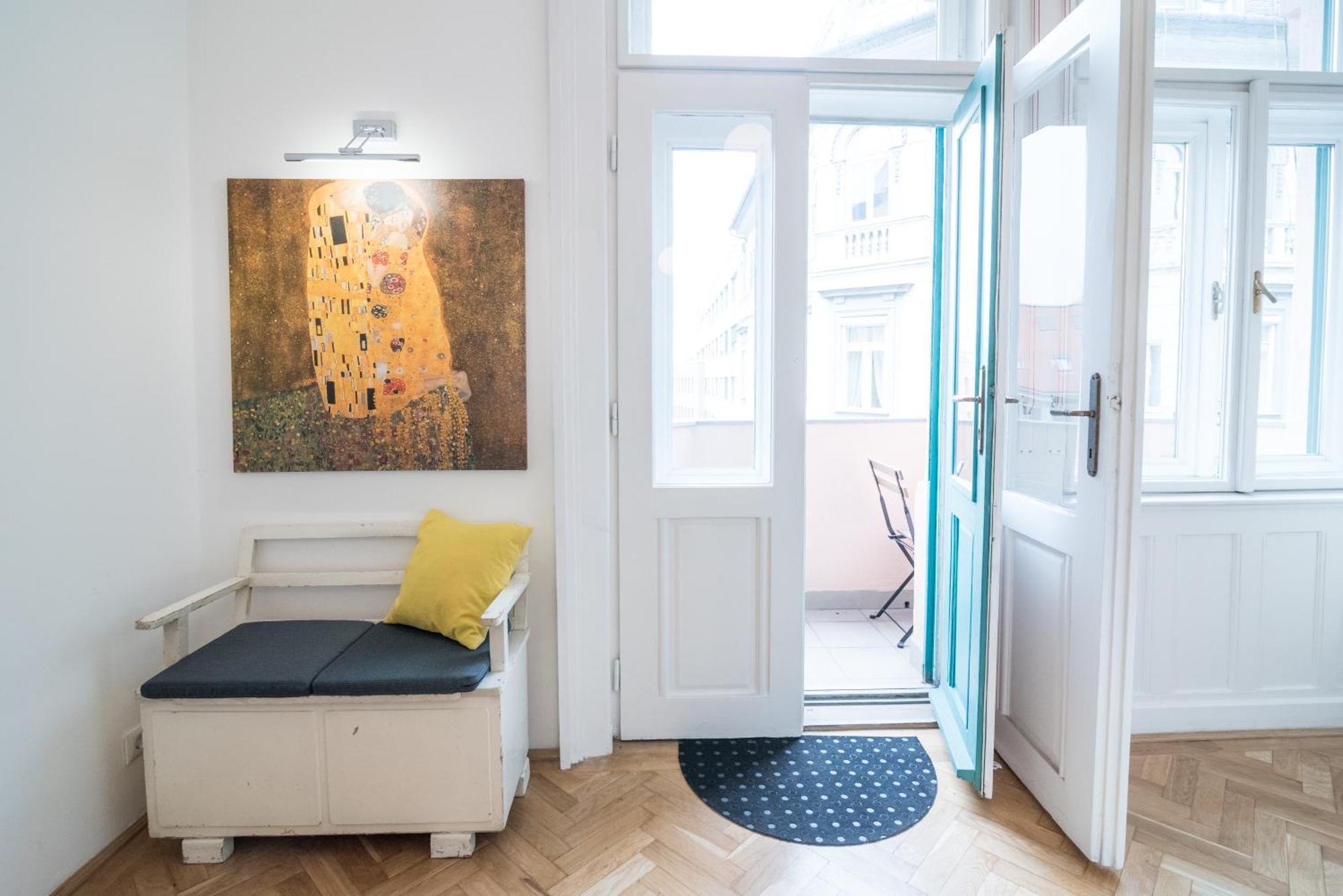 Newsunny Apartment At The Budacastle Budapest Bagian luar foto