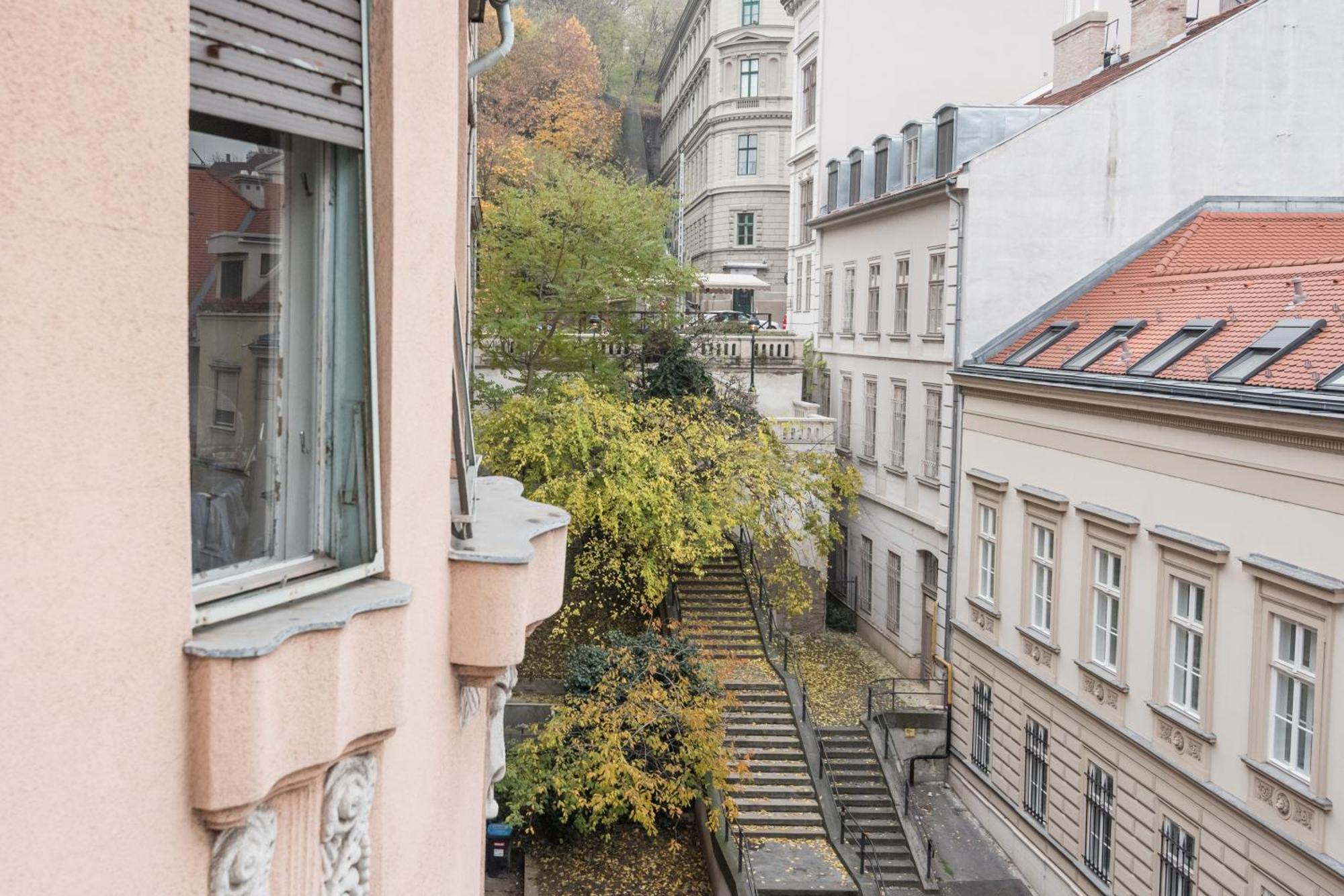 Newsunny Apartment At The Budacastle Budapest Bagian luar foto